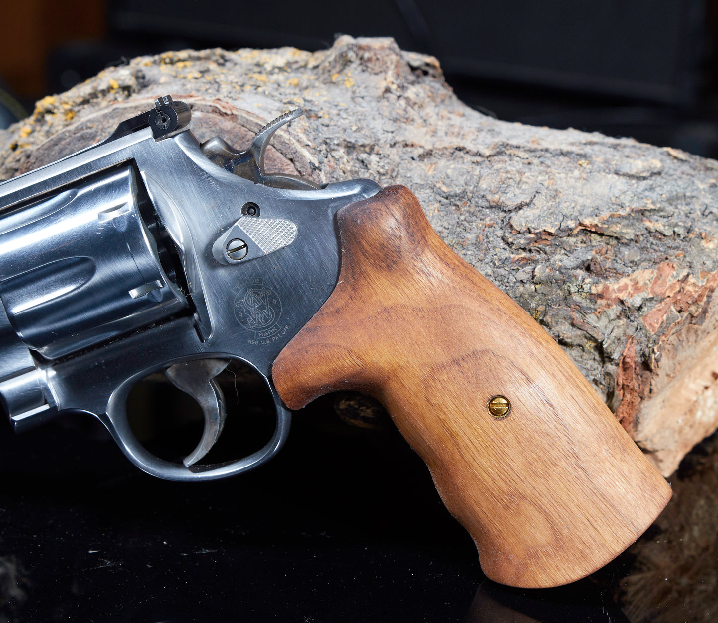 Smith & Wesson N-Frame Round Butt Grips. Walnut, Oil Finish