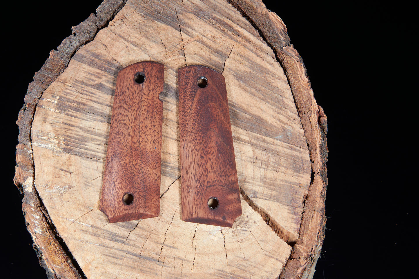 1911 grips Oiled Walnut #1