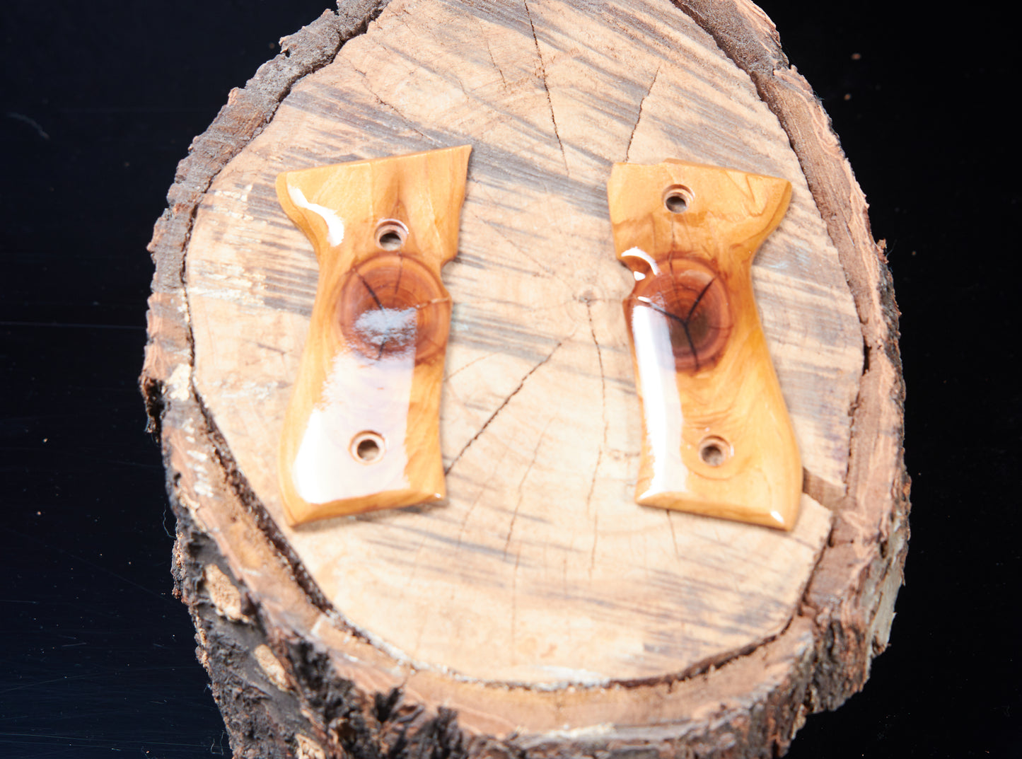 Stabilized Knotty Cedar Grips for Beretta 92/96 FS