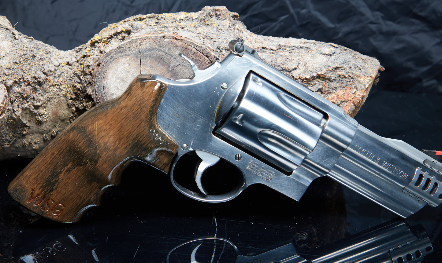 Smith & Wesson X-Frame Grips for 500 & 460 Magnum – Oak with Lacquer Finish Solid Oak | Smooth Feel | Precision Fit