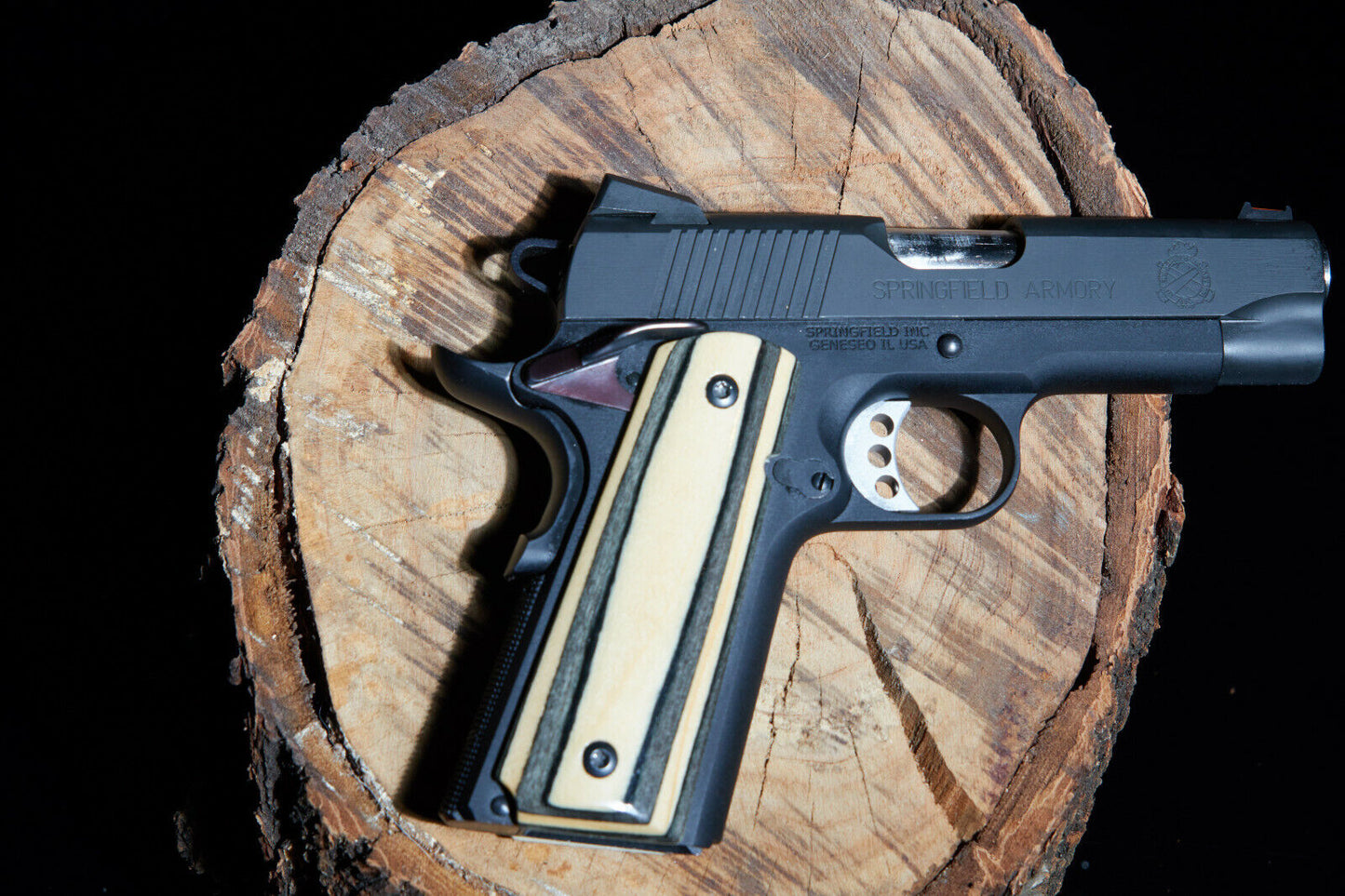 1911 grips colored laminated wood Black, Bleached