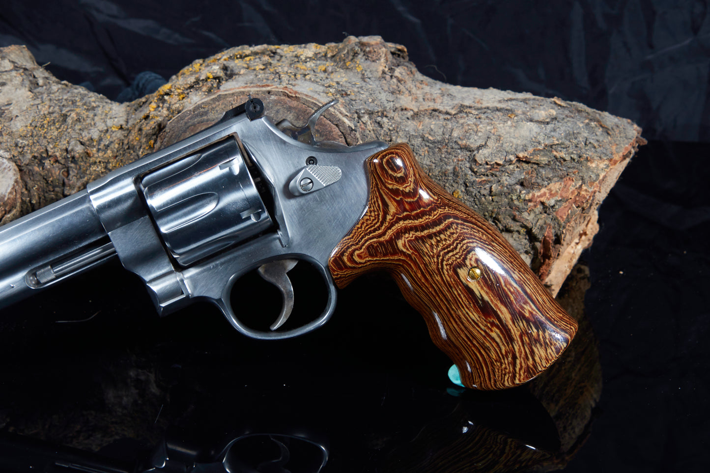 Smith & Wesson N-Frame Round Butt Grips. Wenge Wood with a Lacquer Finish