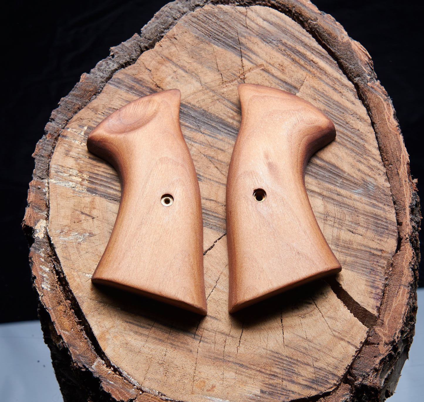 Smith & Wesson N-Frame Grips – Round Butt Fit, Square-Butt Feel — Walnut (Oiled)