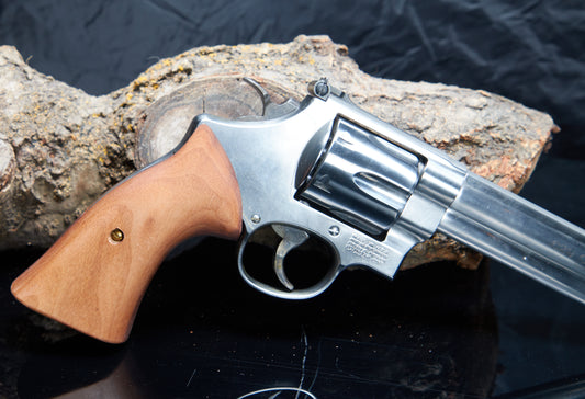 Smith & Wesson N-Frame Grips – Round Butt Fit, Square-Butt Feel — Walnut (Oiled)