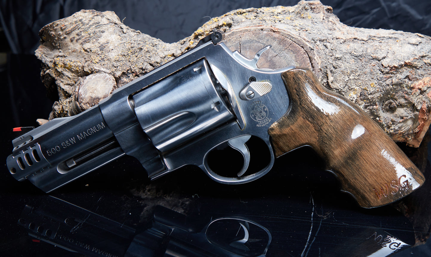 Smith & Wesson X-Frame Grips for 500 & 460 Magnum – Oak with Lacquer Finish Solid Oak | Smooth Feel | Precision Fit