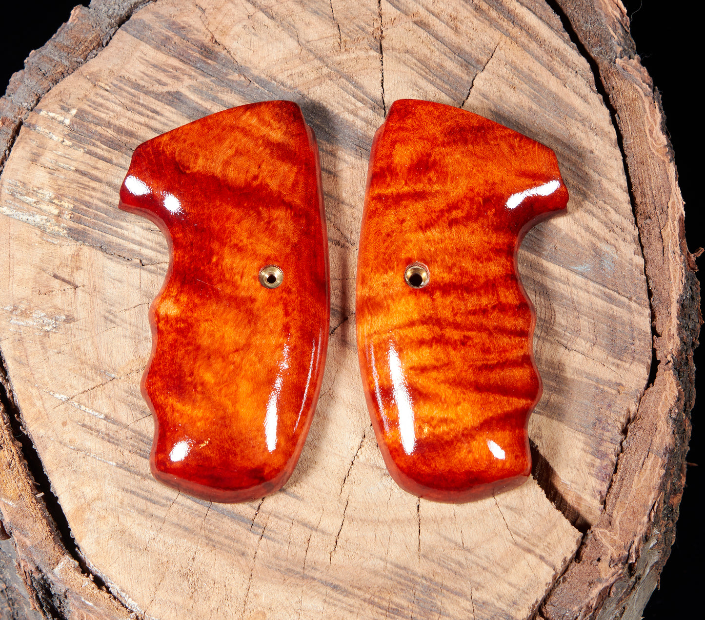 Charter Arms Revolver Grips – Curly Maple (Closed Frame, Extended Length, Lacquer Finish) y)