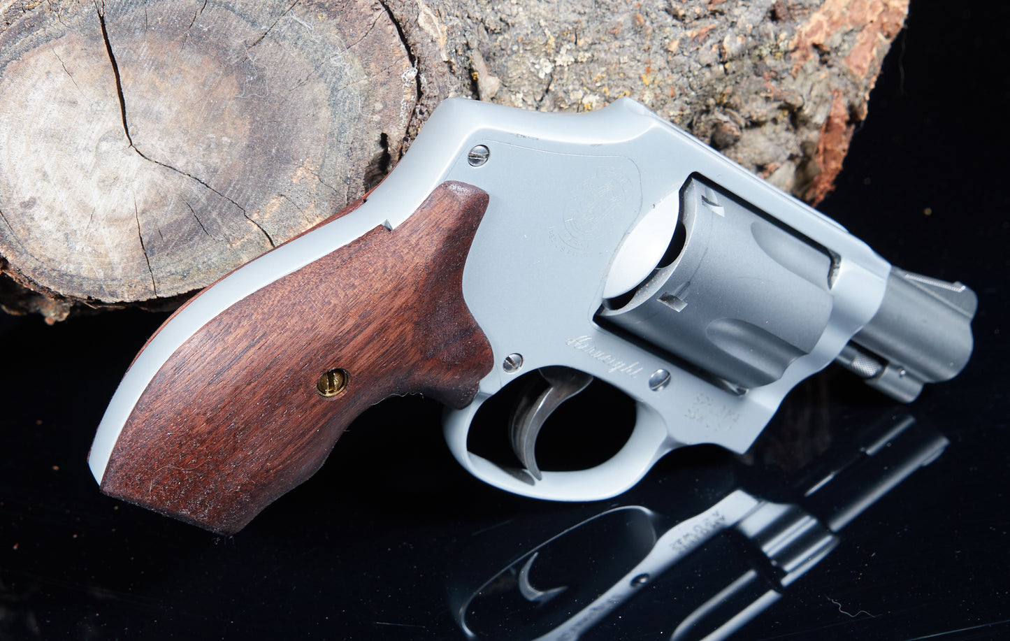 Open Back Style Grips for Smith & Wesson J-Frame – Walnut with Oil Finish #2