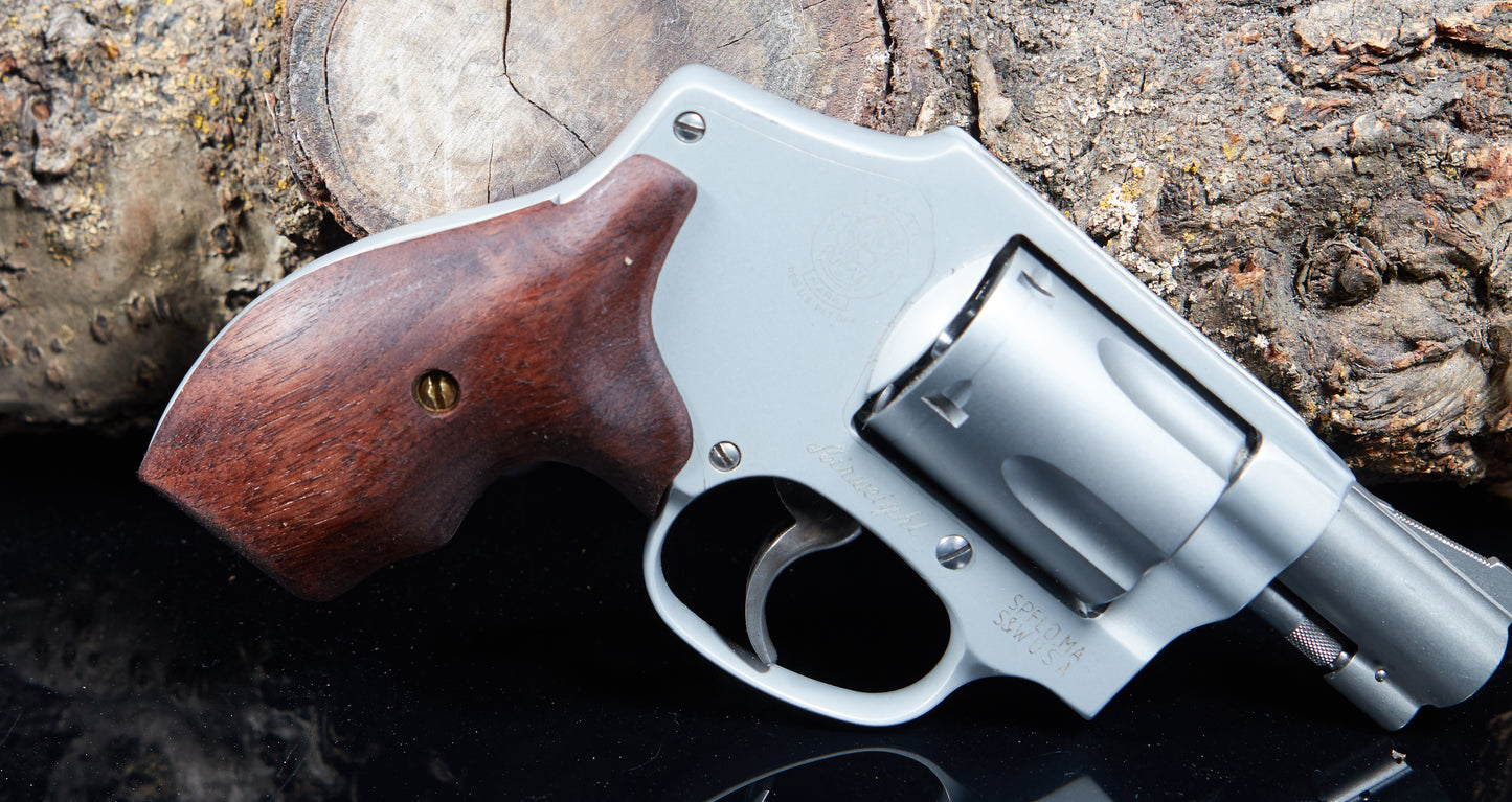 Open Back Style Grips for Smith & Wesson J-Frame – Walnut with Oil Finish #3