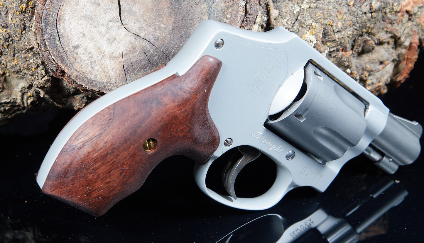Open Back Style Grips for Smith & Wesson J-Frame – Walnut with Oil Finish #3