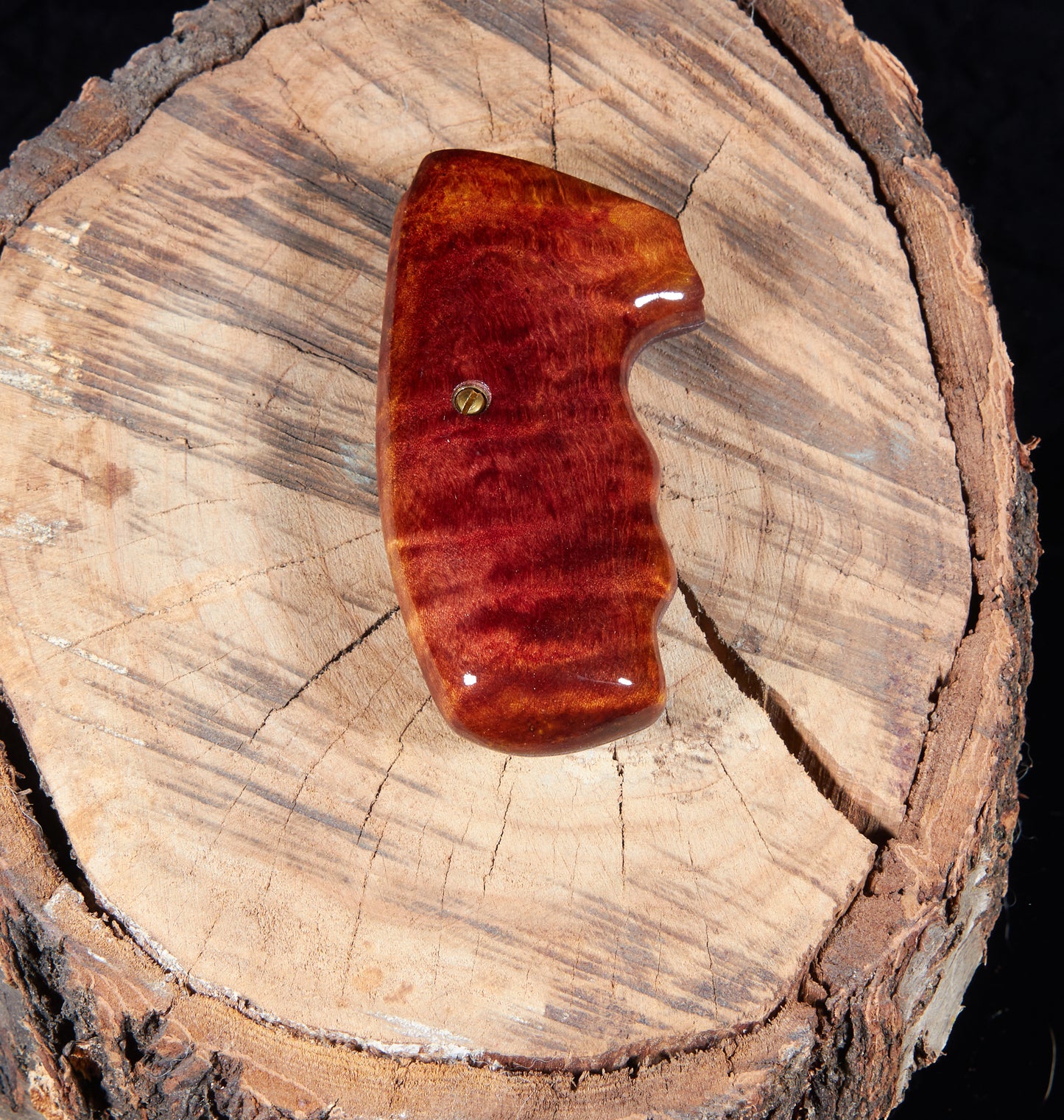 Charter Arms Revolver Grips – Curly Maple (Closed Frame, Extended Length, Lacquer Finish) y)