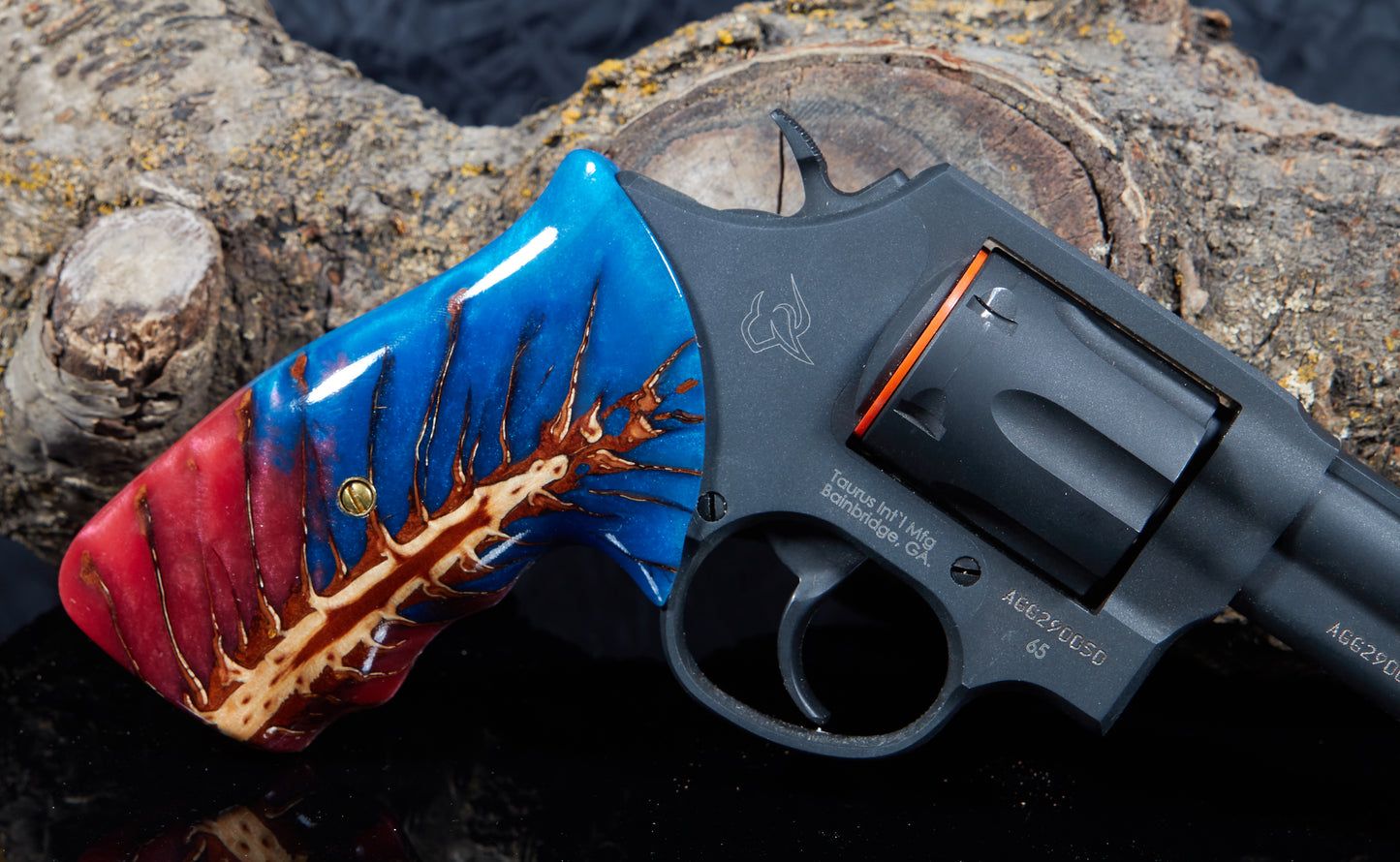 Taurus Medium Frame Square Butt Grips – Pinecone & Epoxy, Lacquer Finish