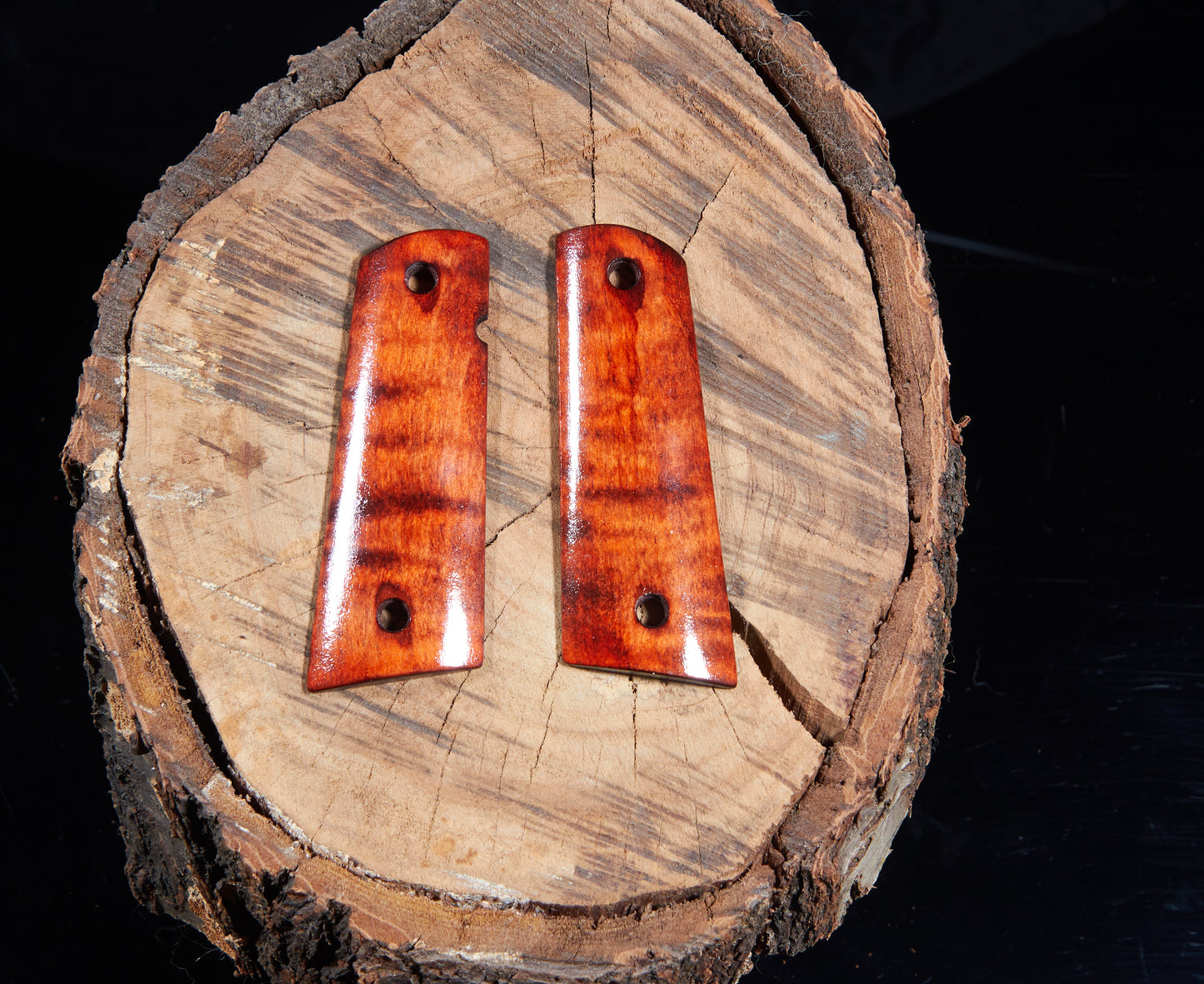 1911 Magwell Grips – Curly Maple, Lacquer Finish
