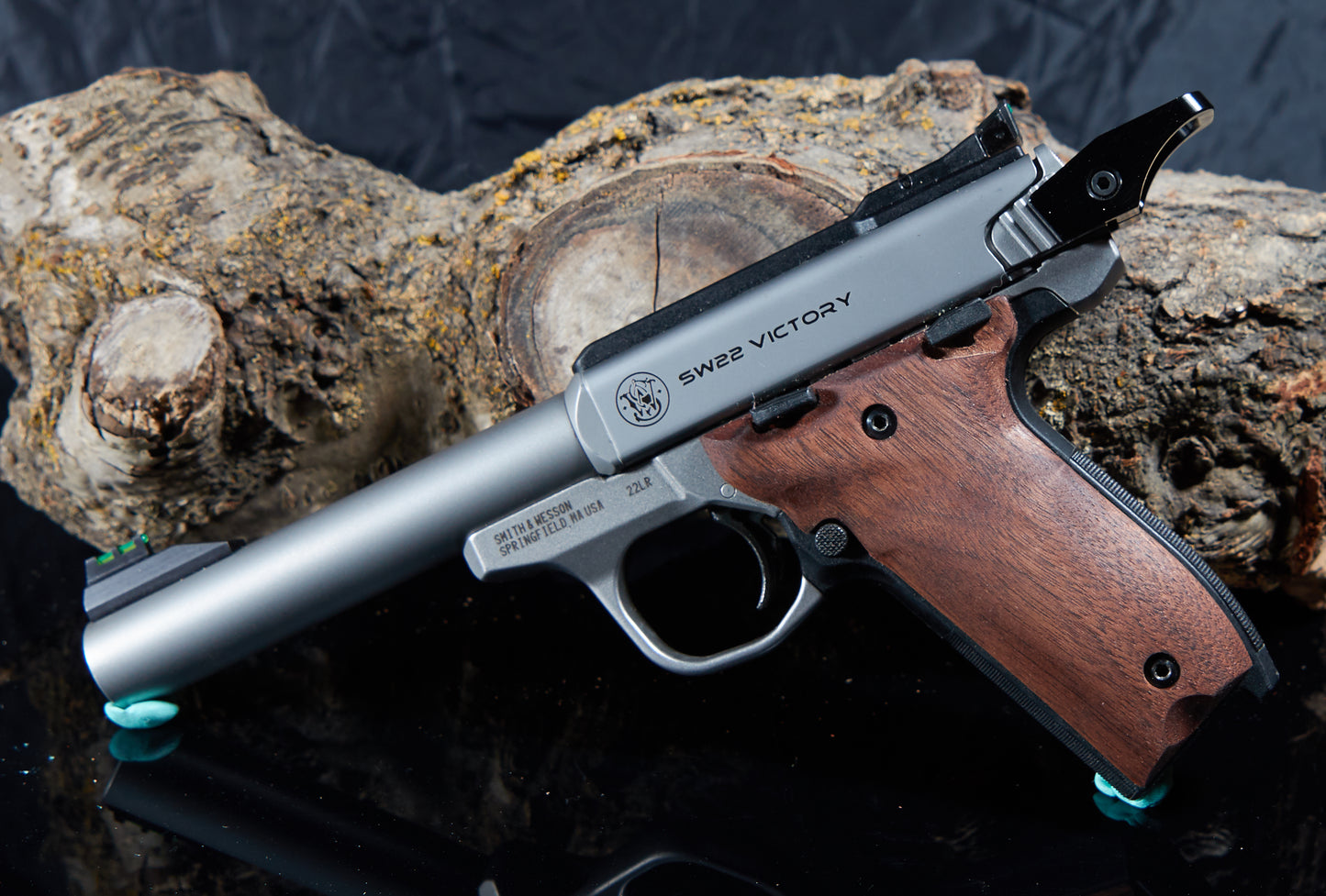 Smith & Wesson Victory Grips – Walnut, Tung Oil Finish