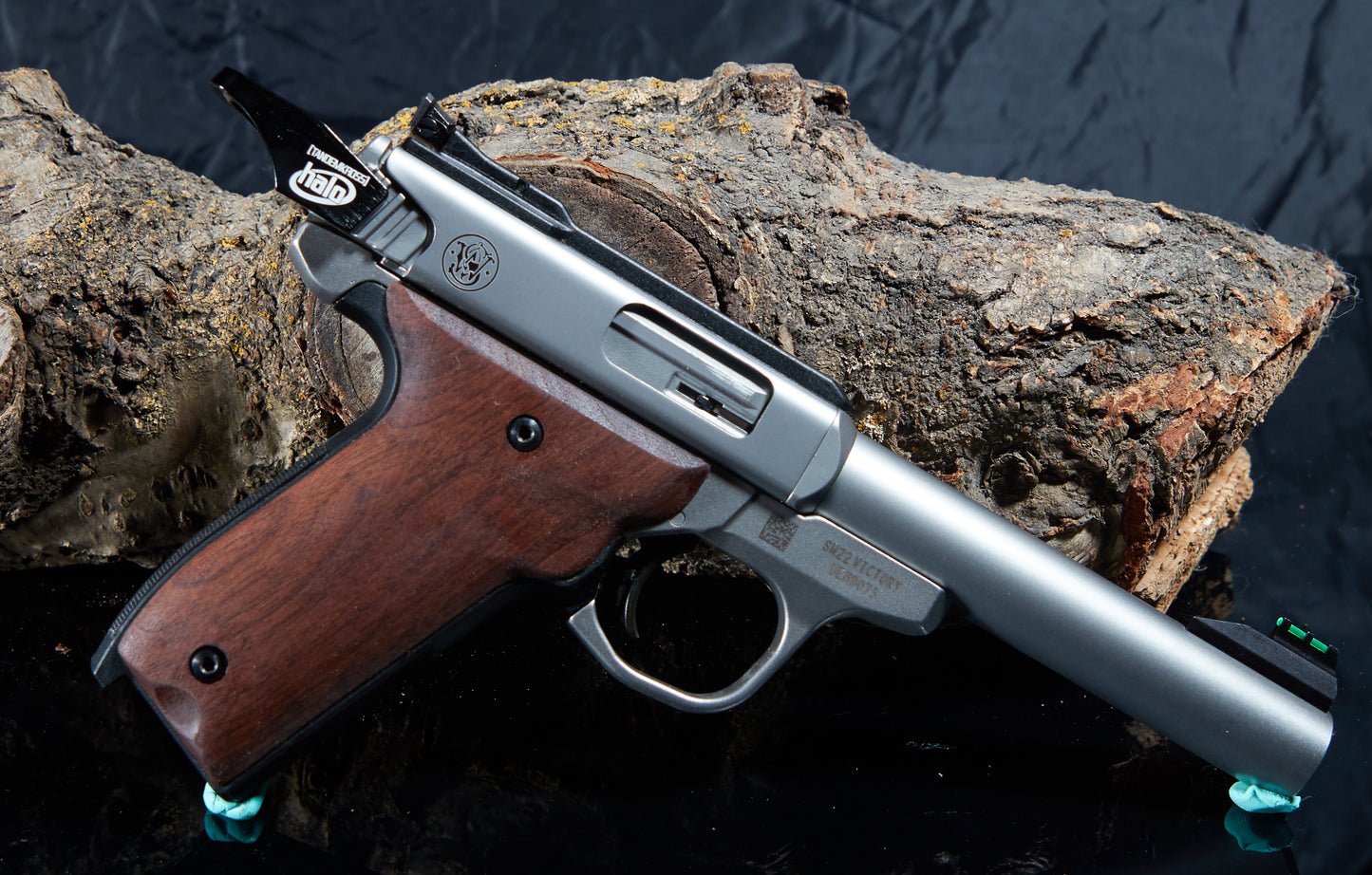 Smith & Wesson Victory Grips – Walnut, Tung Oil Finish