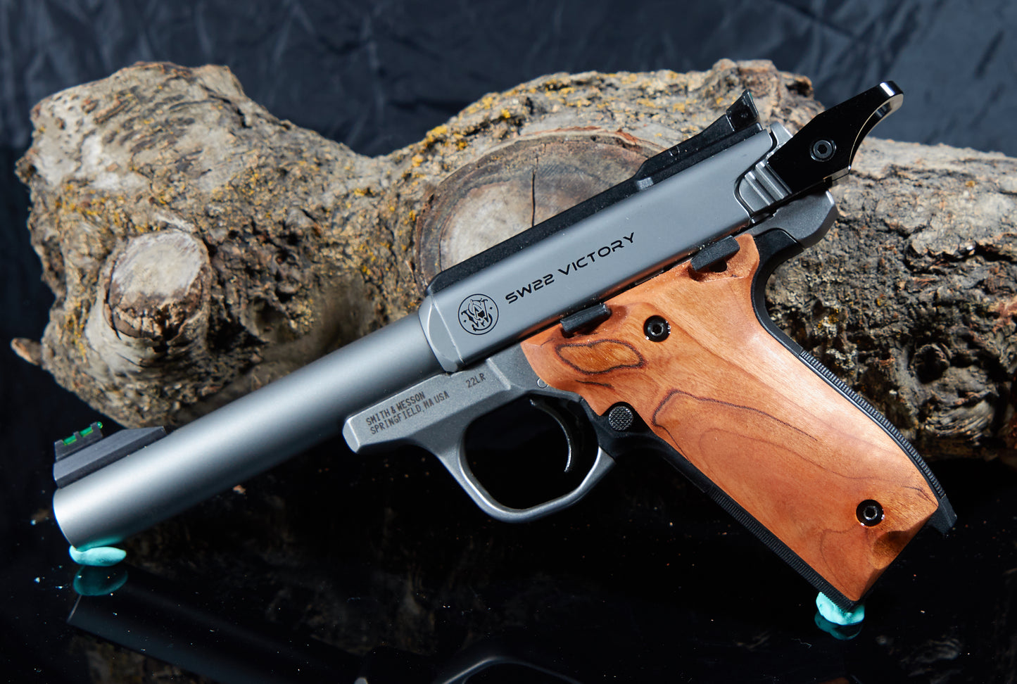 Smith & Wesson Victory Grips – Cherry, Tung Oil Finish