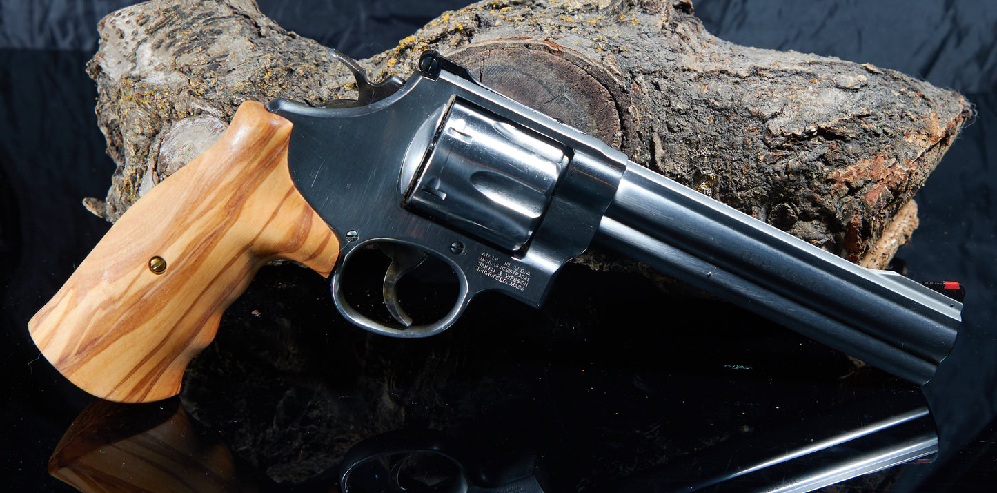 Smith & Wesson N-Frame Round Butt Grips – Olive Wood, Tung Oil Finish