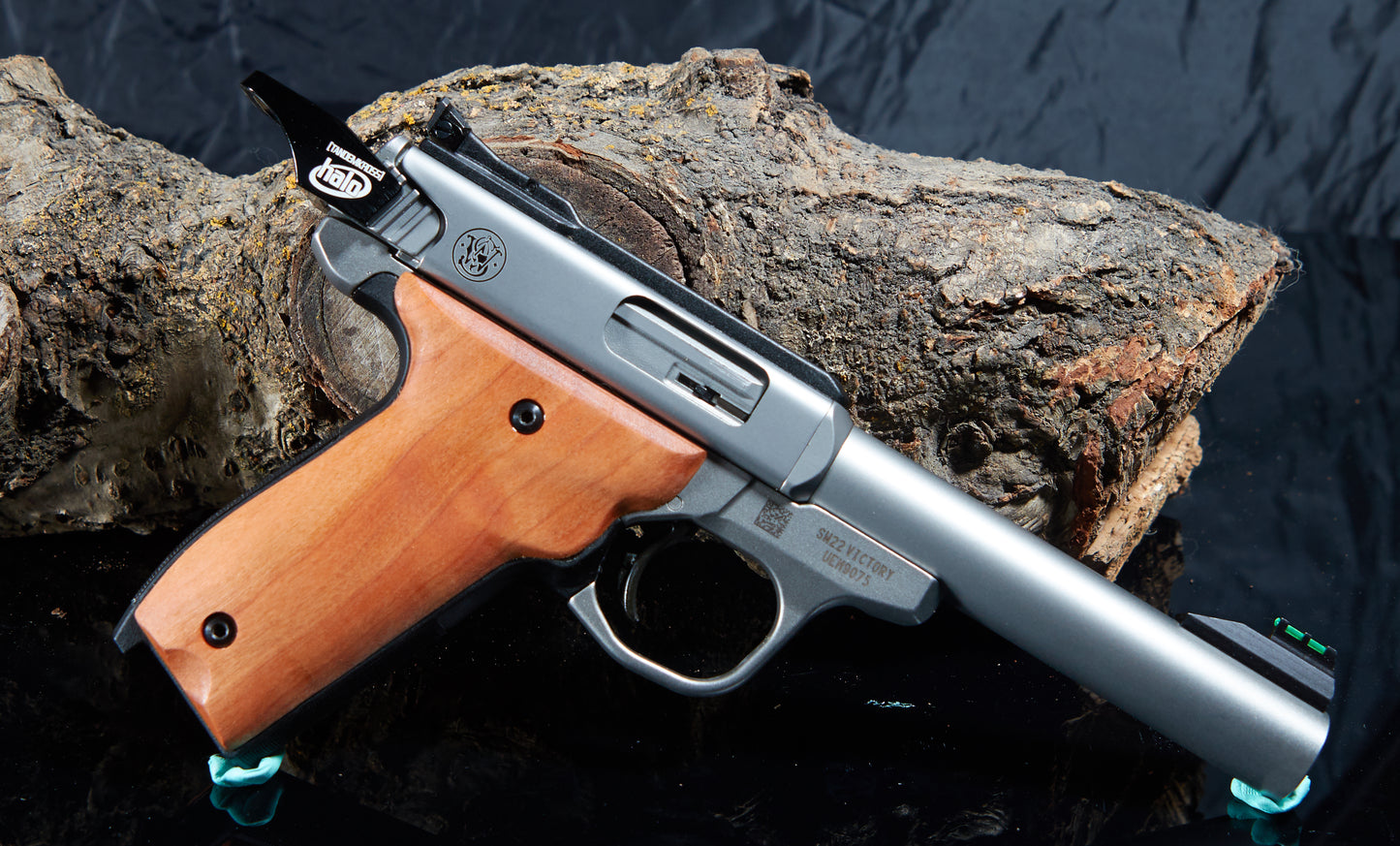 Smith & Wesson Victory Grips – Cherry, Tung Oil Finish